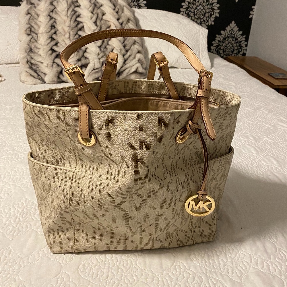 Michael Kors Logo bag
